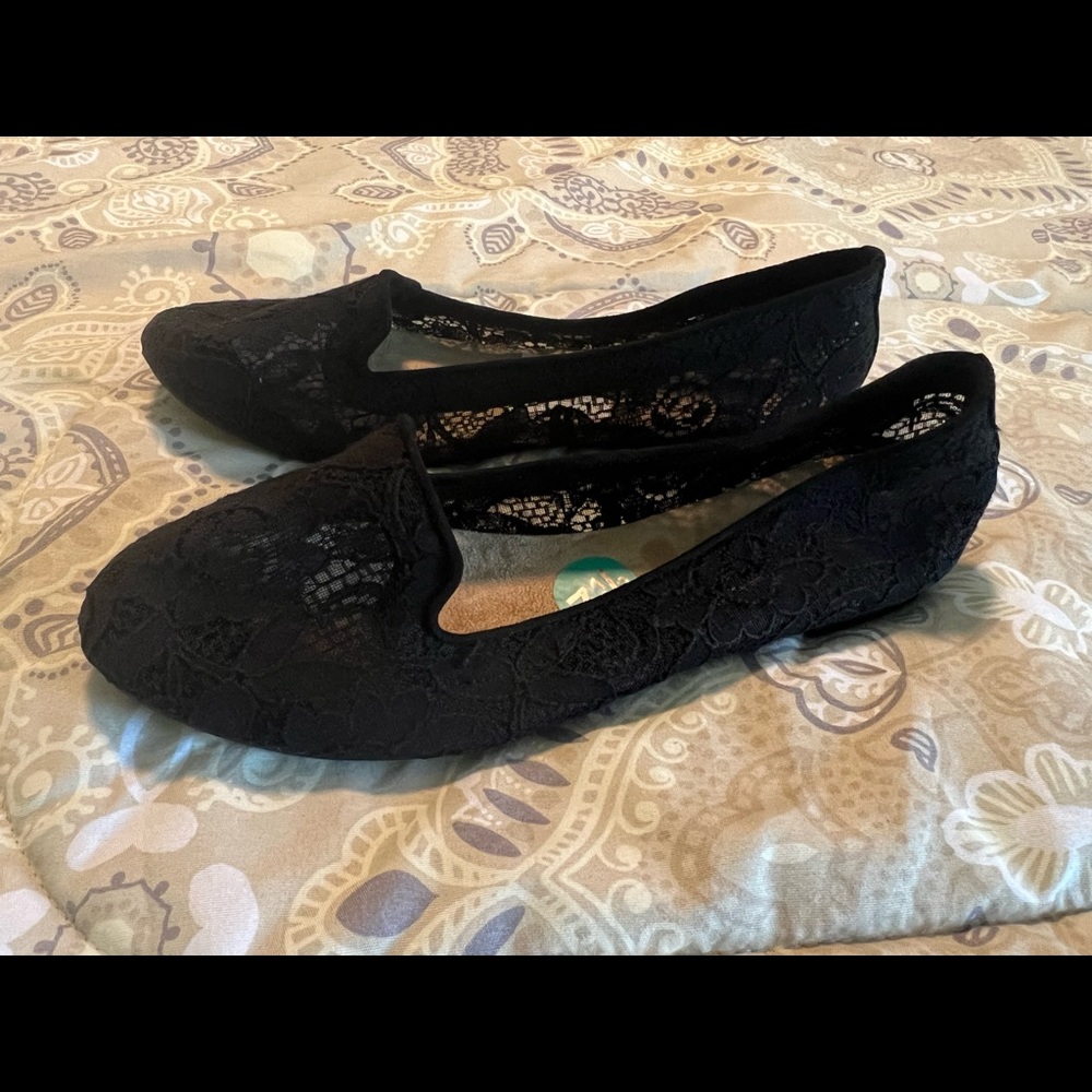 Womens never worn size 7.5 little ankle ballet slipper shoes